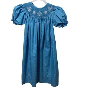 Amelia’s Bows Smocked Bishop With Snowflakes Size 6